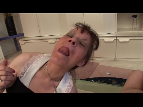 ❤️ Dvije bake i jedan djed imaju trojku Seks video kod nas